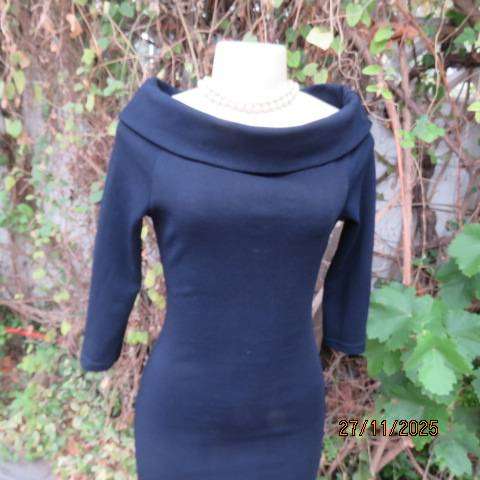WOOLWICH navy bodycon textured stretch polyester dress with portrait collar. Size 34
