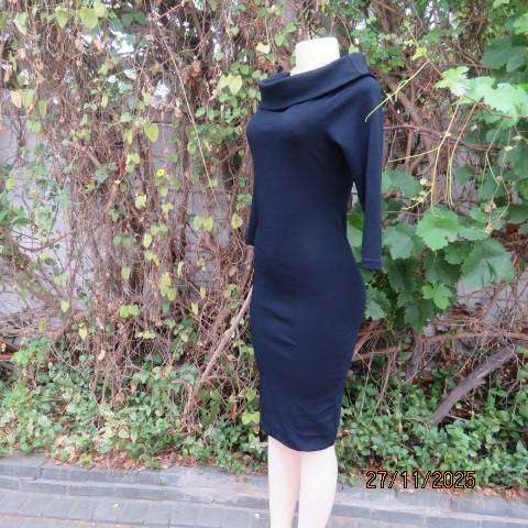 WOOLWICH navy bodycon textured stretch polyester dress with portrait collar. Size 34