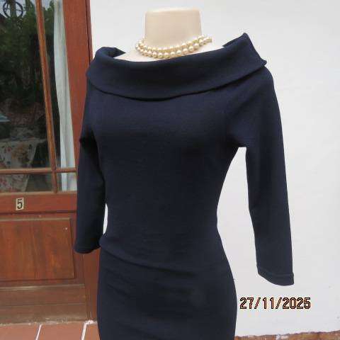 WOOLWICH navy bodycon textured stretch polyester dress with portrait collar. Size 34