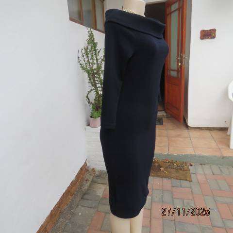 WOOLWICH navy bodycon textured stretch polyester dress with portrait collar. Size 34