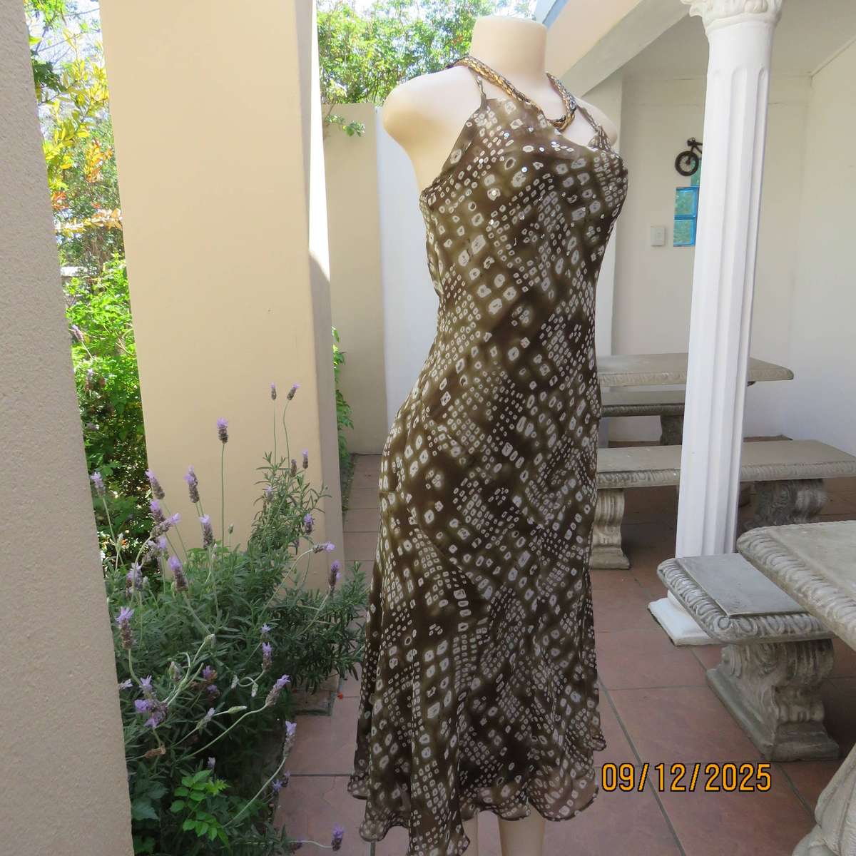 LTD Women long sleek fully lined dress in stretch and sheer polyester. Size 32