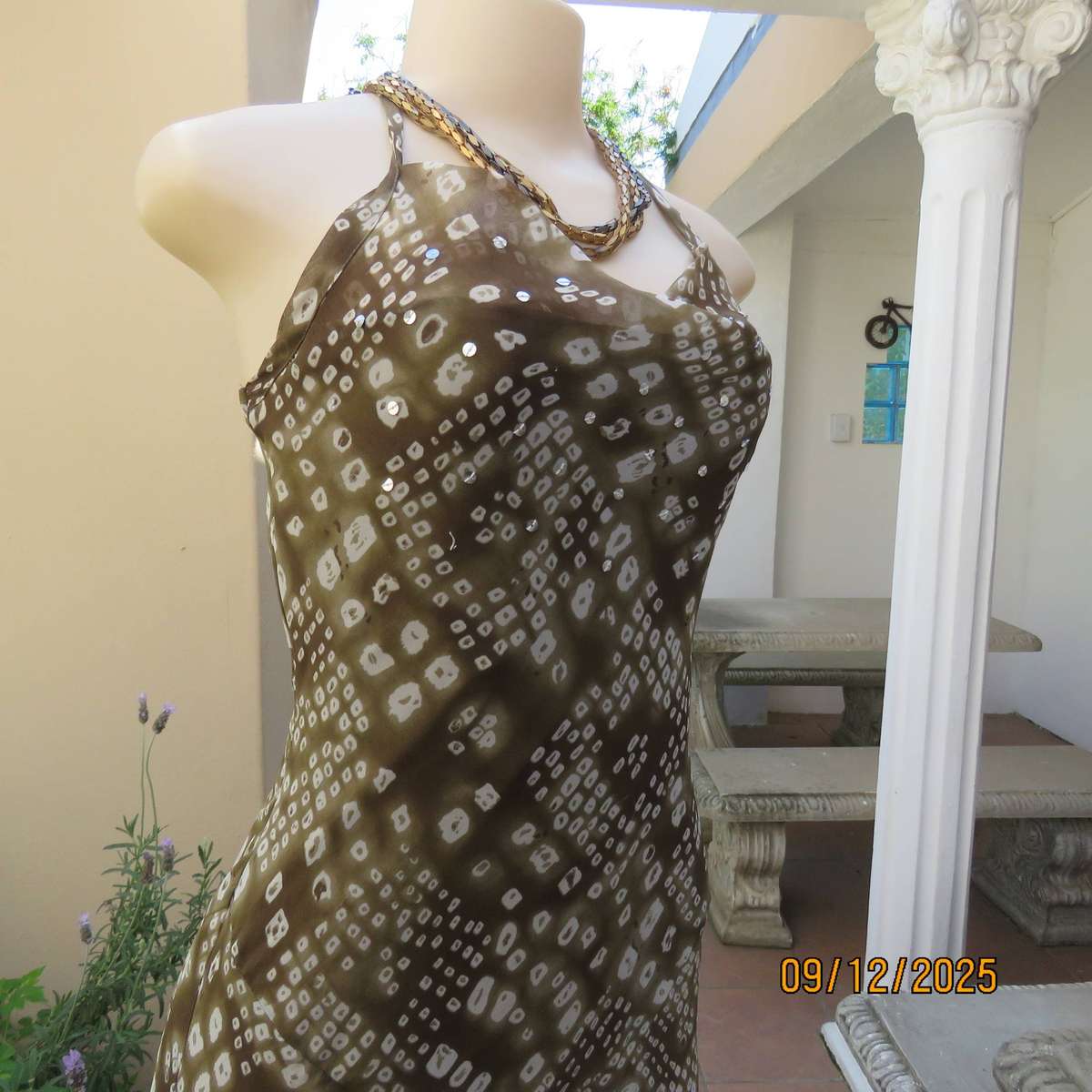 LTD Women long sleek fully lined dress in stretch and sheer polyester. Size 32