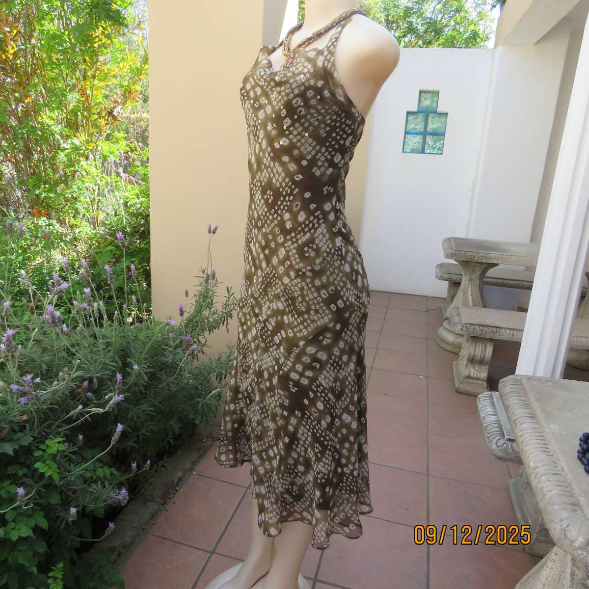 LTD Women long sleek fully lined dress in stretch and sheer polyester. Size 32