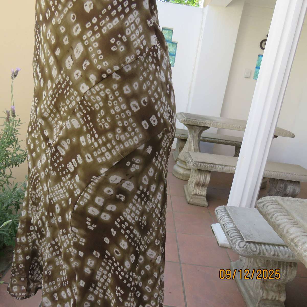 LTD Women long sleek fully lined dress in stretch and sheer polyester. Size 32