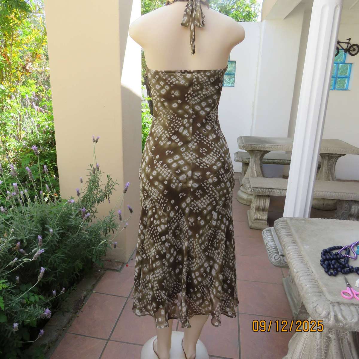 LTD Women long sleek fully lined dress in stretch and sheer polyester. Size 32