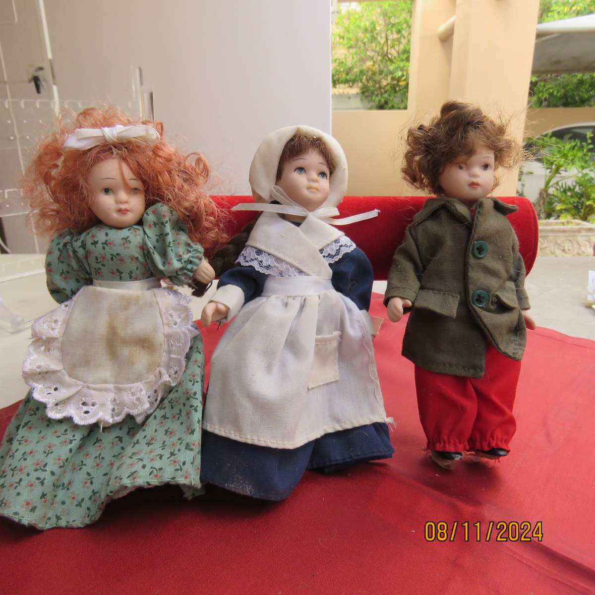 Selection of 3 vintage collectable dolls. Height 15cm. One dutch girl. In very good condition.