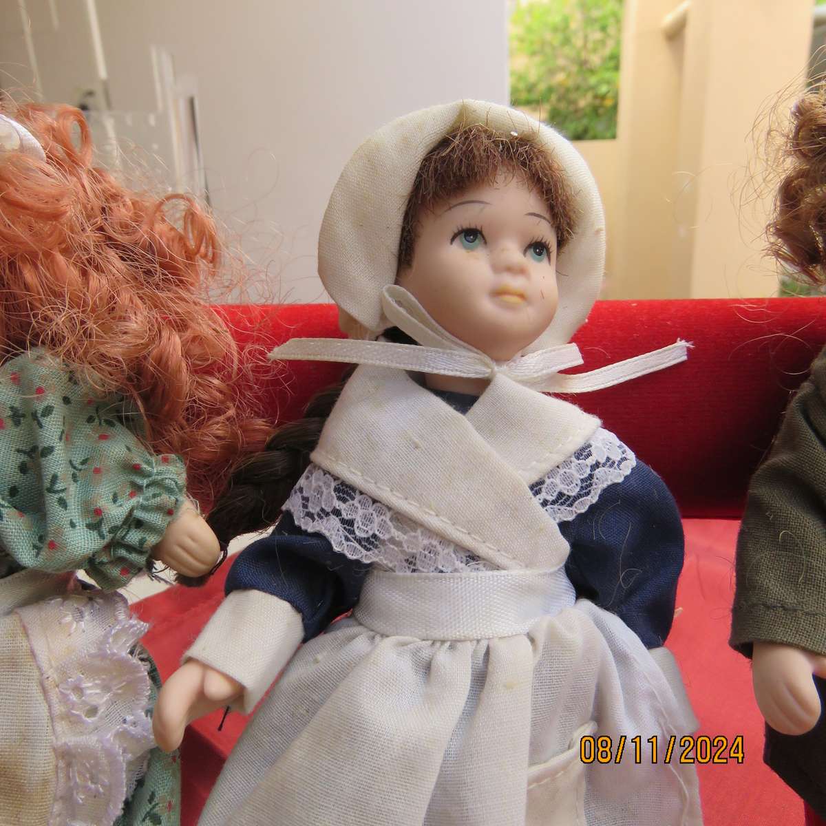 Selection of 3 vintage collectable dolls. Height 15cm. One dutch girl. In very good condition.