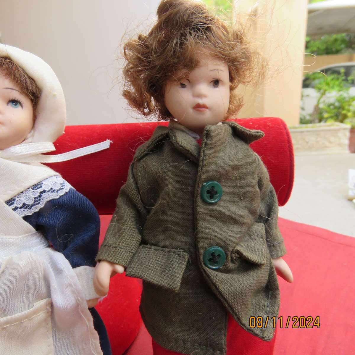 Selection of 3 vintage collectable dolls. Height 15cm. One dutch girl. In very good condition.