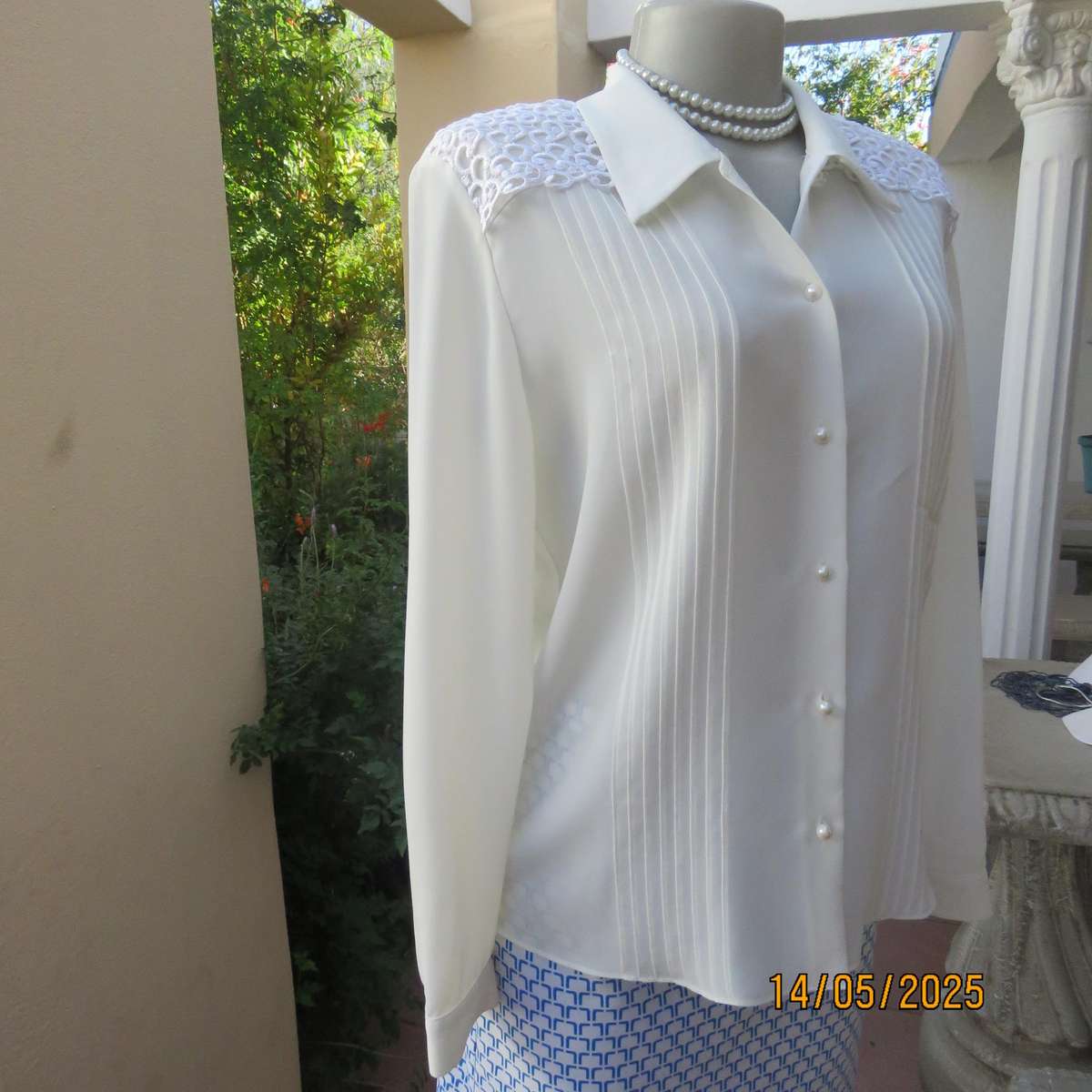 WOOLWORTHS elegant light cream textured polyester top with tucked seams. Size 36.