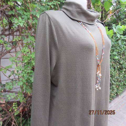 Dark olive green soft stretch polyester poloneck slip over top in size 46.