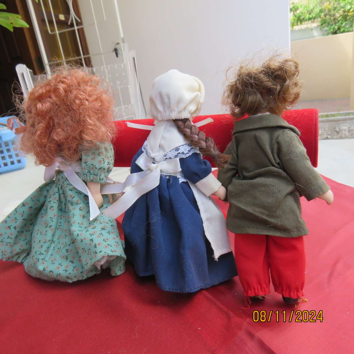 Selection of 3 vintage collectable dolls. Height 15cm. One dutch girl. In very good condition.