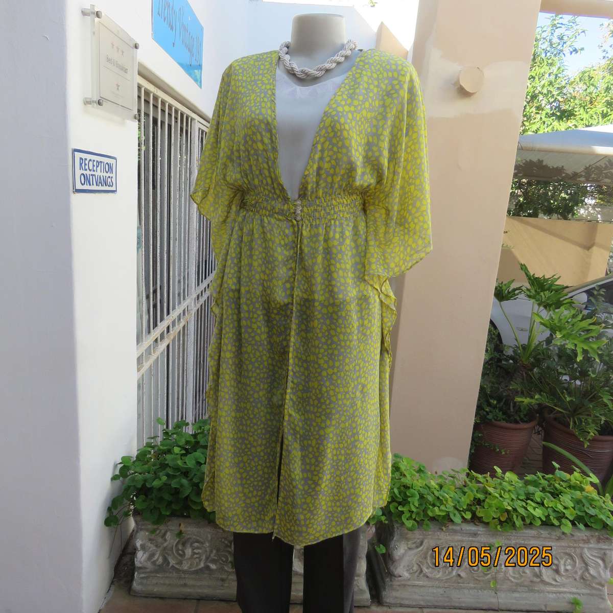 Silvergrey and yellow long open top with elasticated waist. Size 34. Sheer polyester.