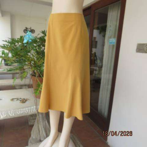 Donna Claire mustard paneled bandless skirt in A-line style with back zip, size 42