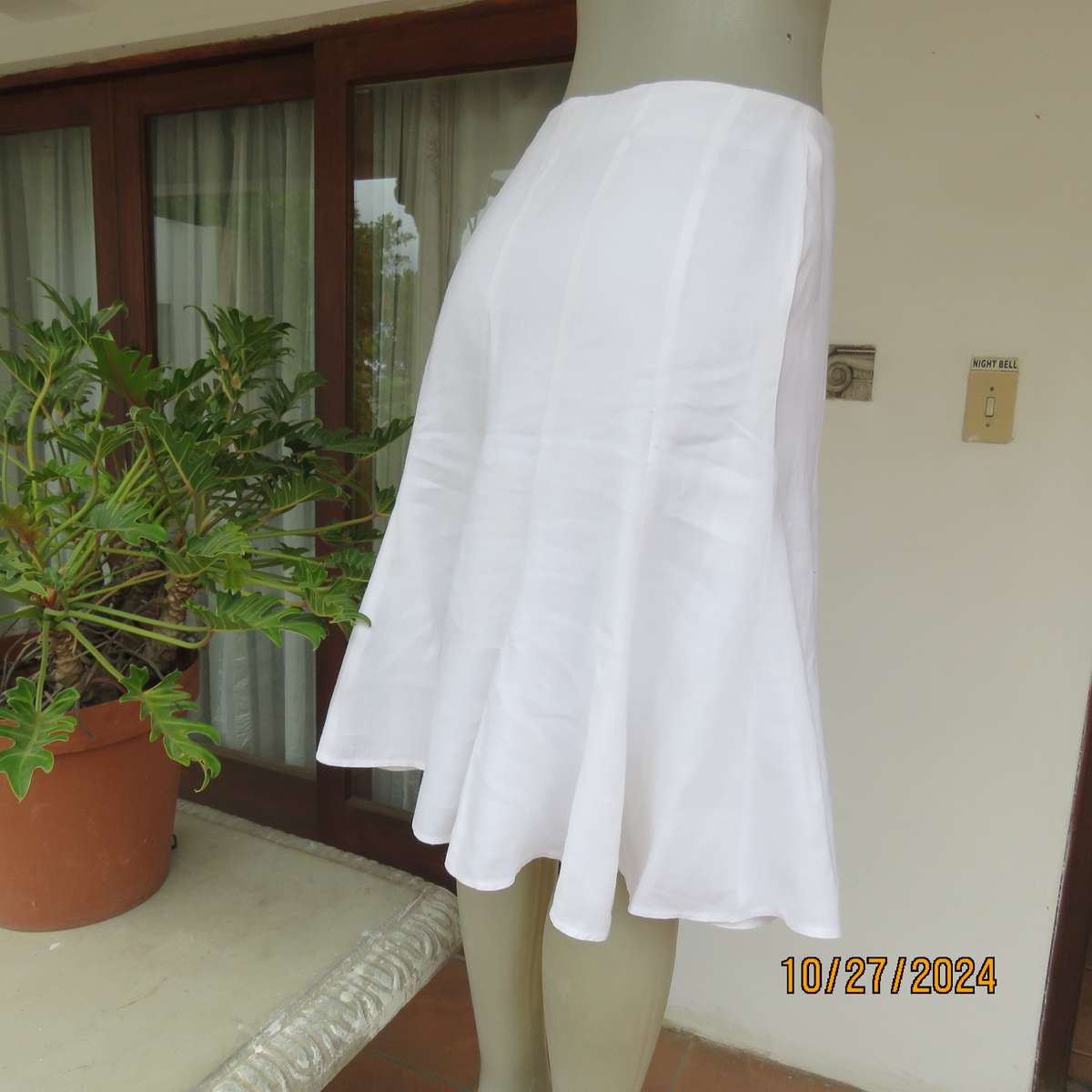 White linen-cotton blend kick-out 12 panel skirt size 36.