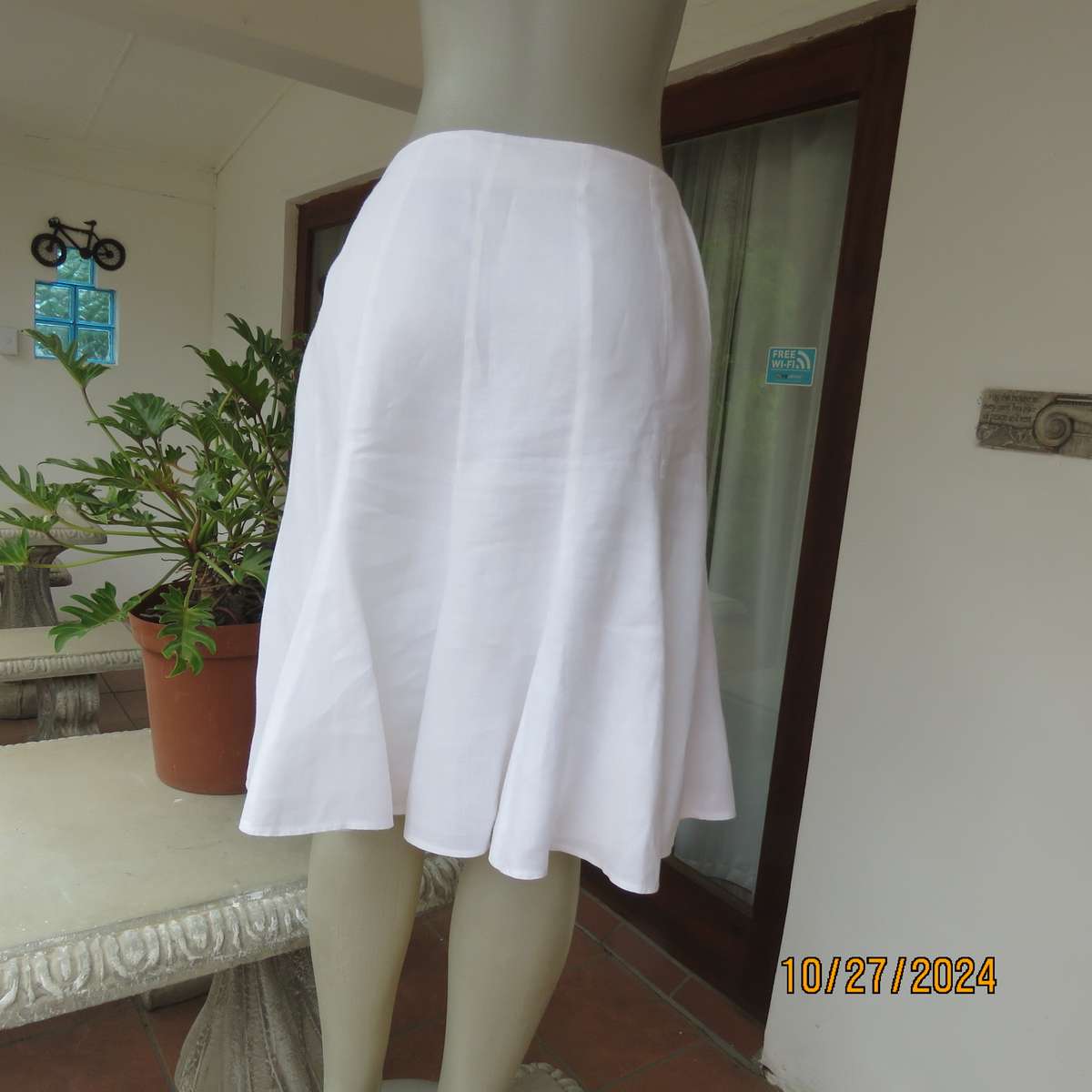 White linen-cotton blend kick-out 12 panel skirt size 36.
