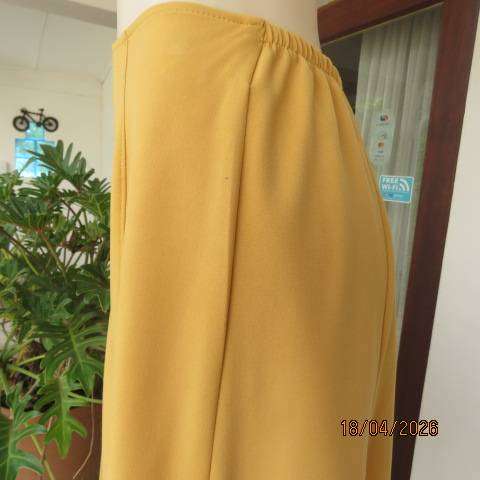 Donna Claire mustard paneled bandless skirt in A-line style with back zip, size 42