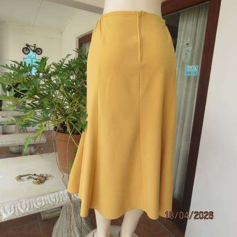 Donna Claire mustard paneled bandless skirt in A-line style with back zip, size 42