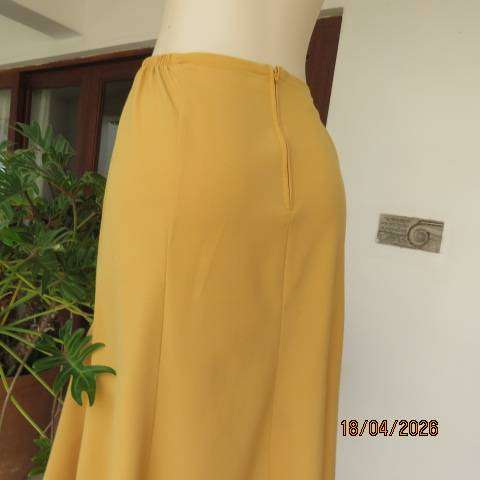 Donna Claire mustard paneled bandless skirt in A-line style with back zip, size 42