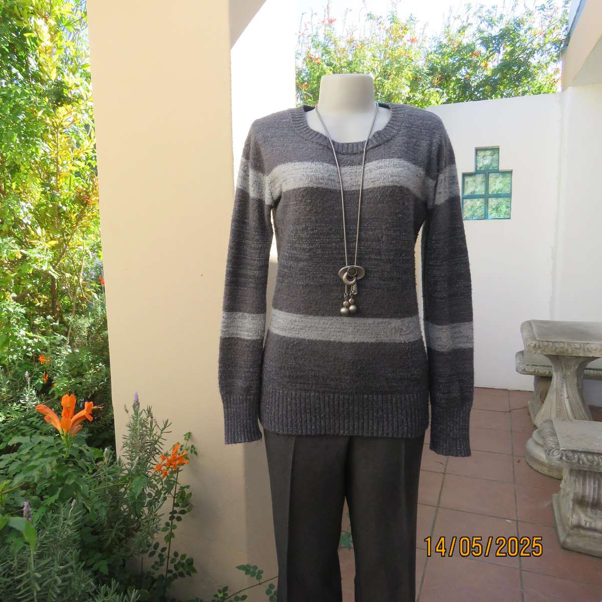 Horizontal patterned soft acrylic knit pull over jumper in greys. Size 36-38