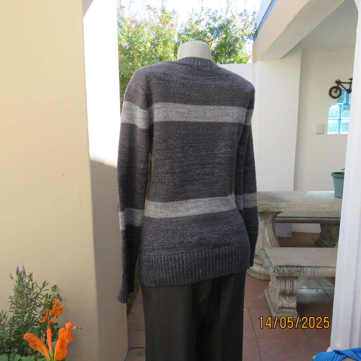 Horizontal patterned soft acrylic knit pull over jumper in greys. Size 36-38