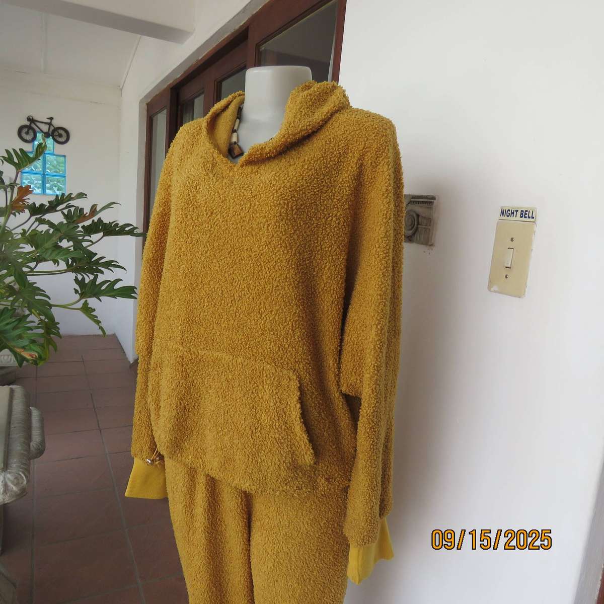 LE COUTURE mustard colour 2 pc pants and hooded batwing jacket. Size 38-40