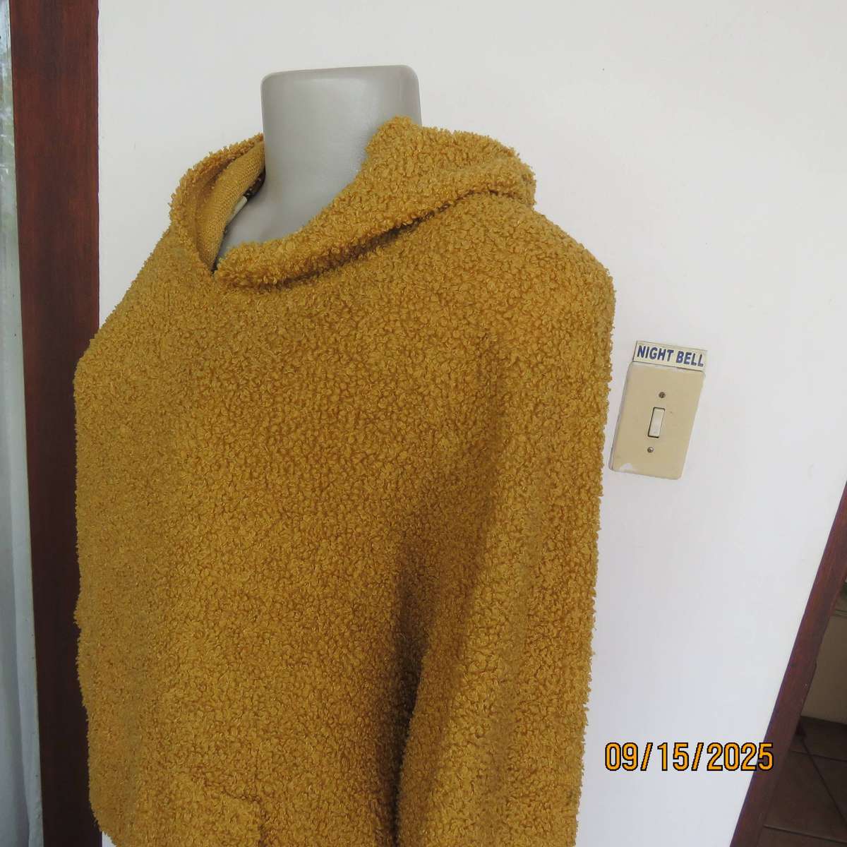 LE COUTURE mustard colour 2 pc pants and hooded batwing jacket. Size 38-40