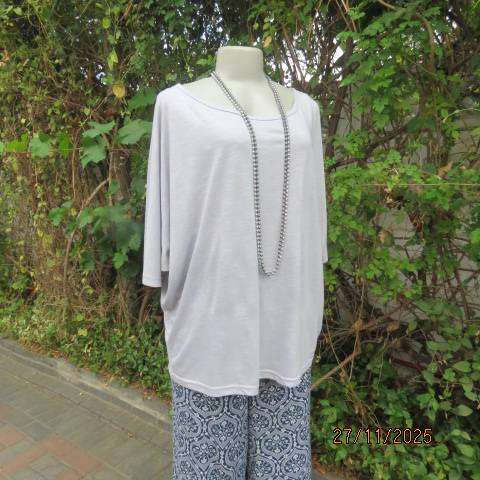 Light blue-grey slip over stretch polyester-rayon top with short cut-on sleeves. Size 42