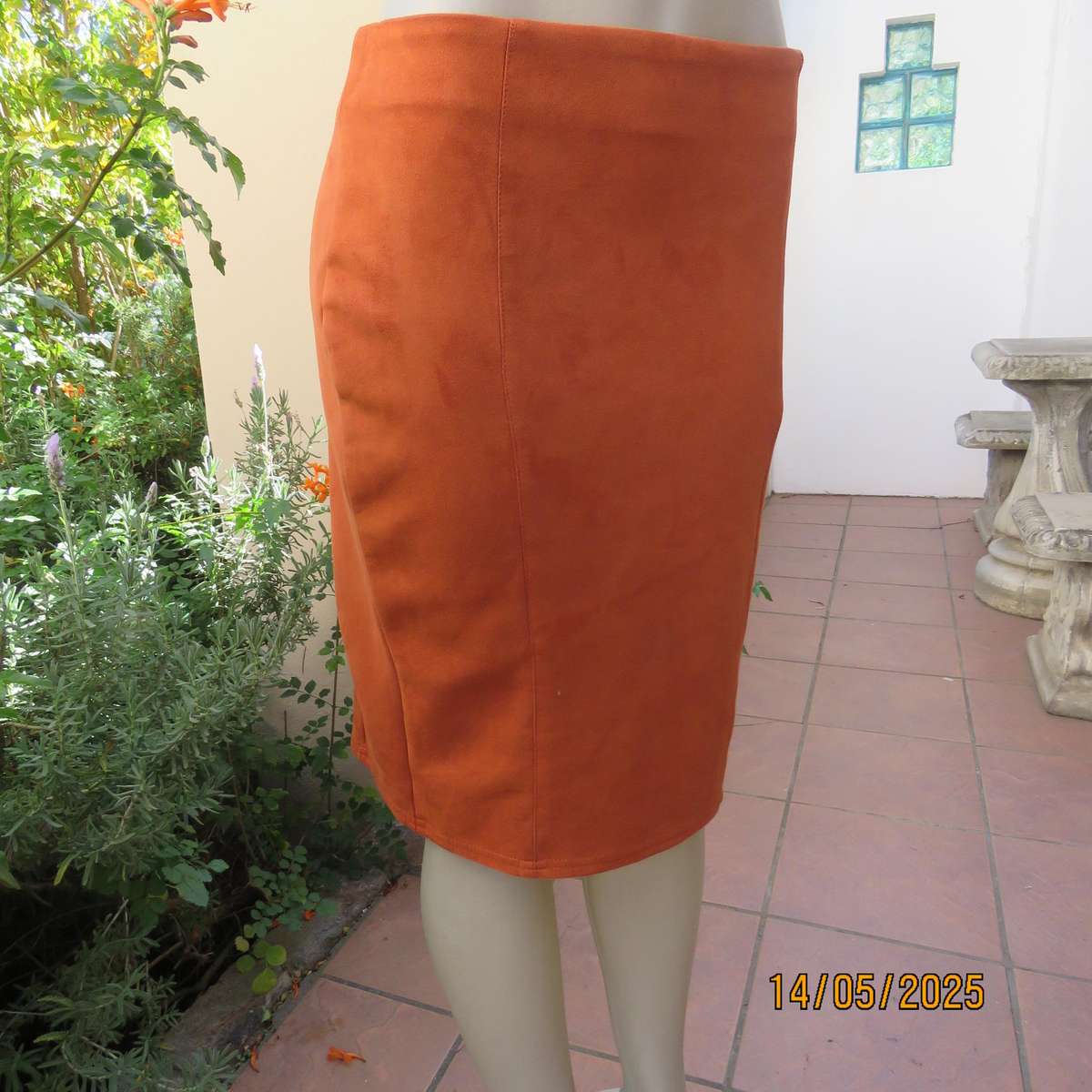 JUDY'S PRIDE burnt orange suede look stretch polyester paneled bodycon skirt. Size 36-38