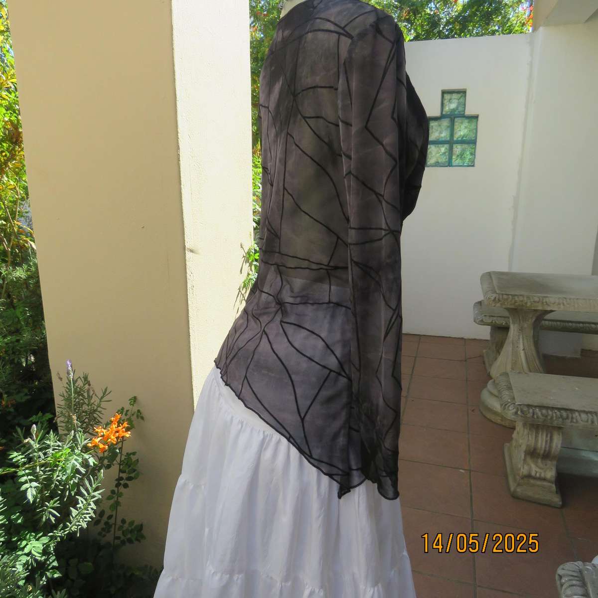 OASIS glamour sheer polyester long sleeve top in greys. Black embossed lines. Size 38