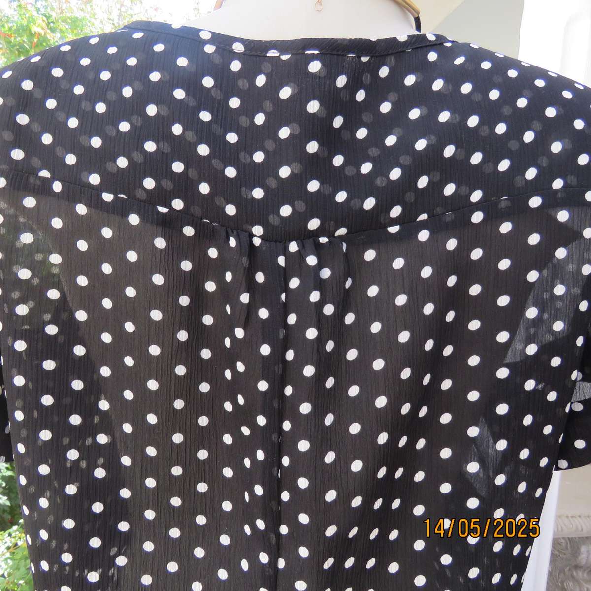 KELSO black-white polkadot sheer creased polyester short sleeve top. Size 36.