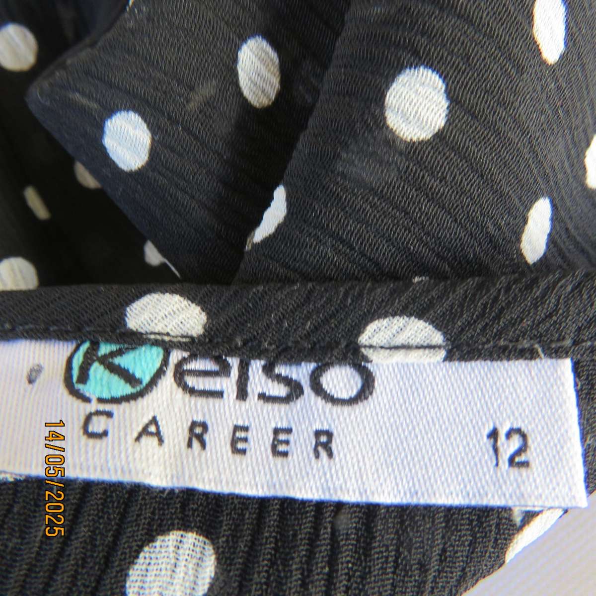 KELSO black-white polkadot sheer creased polyester short sleeve top. Size 36.