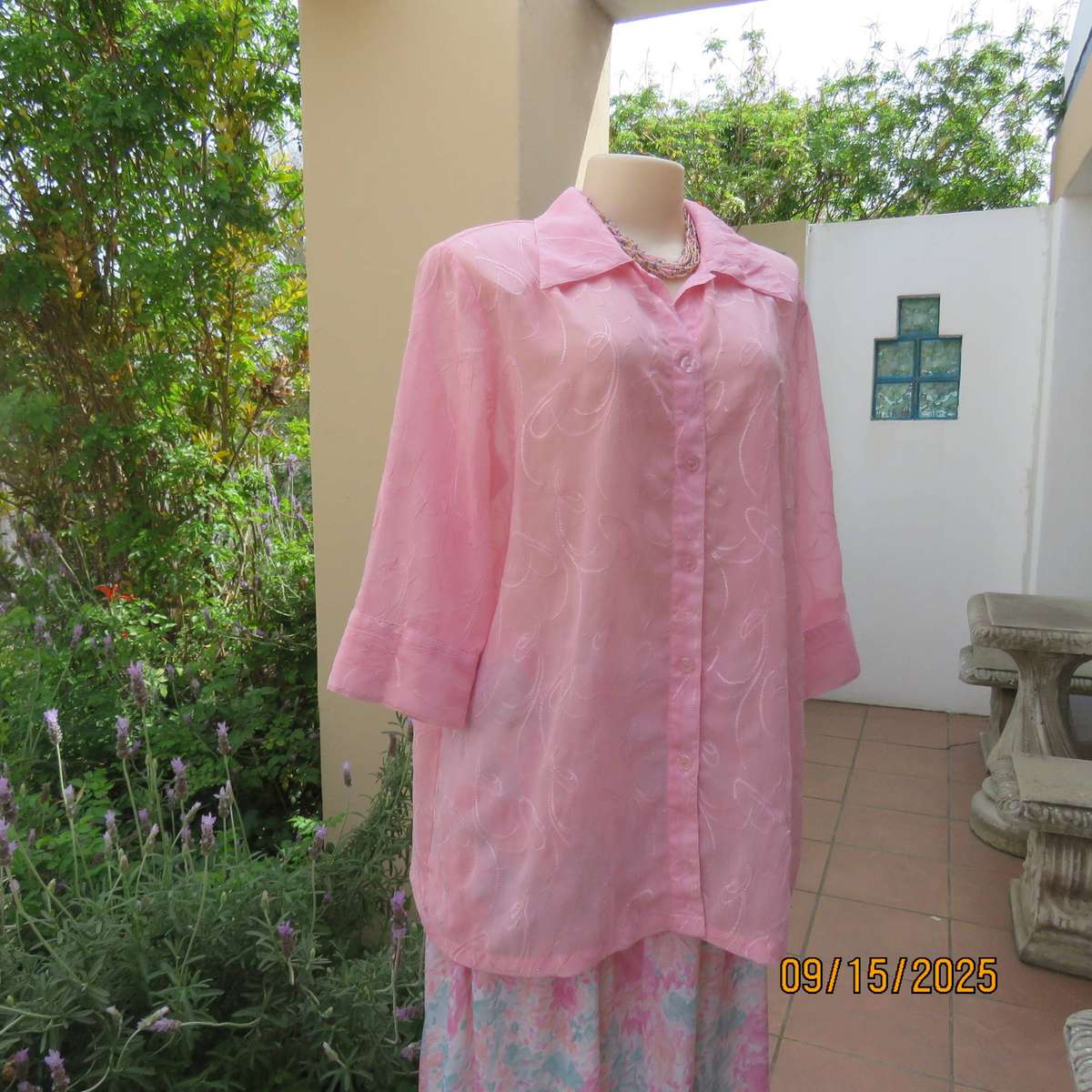 DONATELLA carnation pink embroidered slightly creased top size 46.