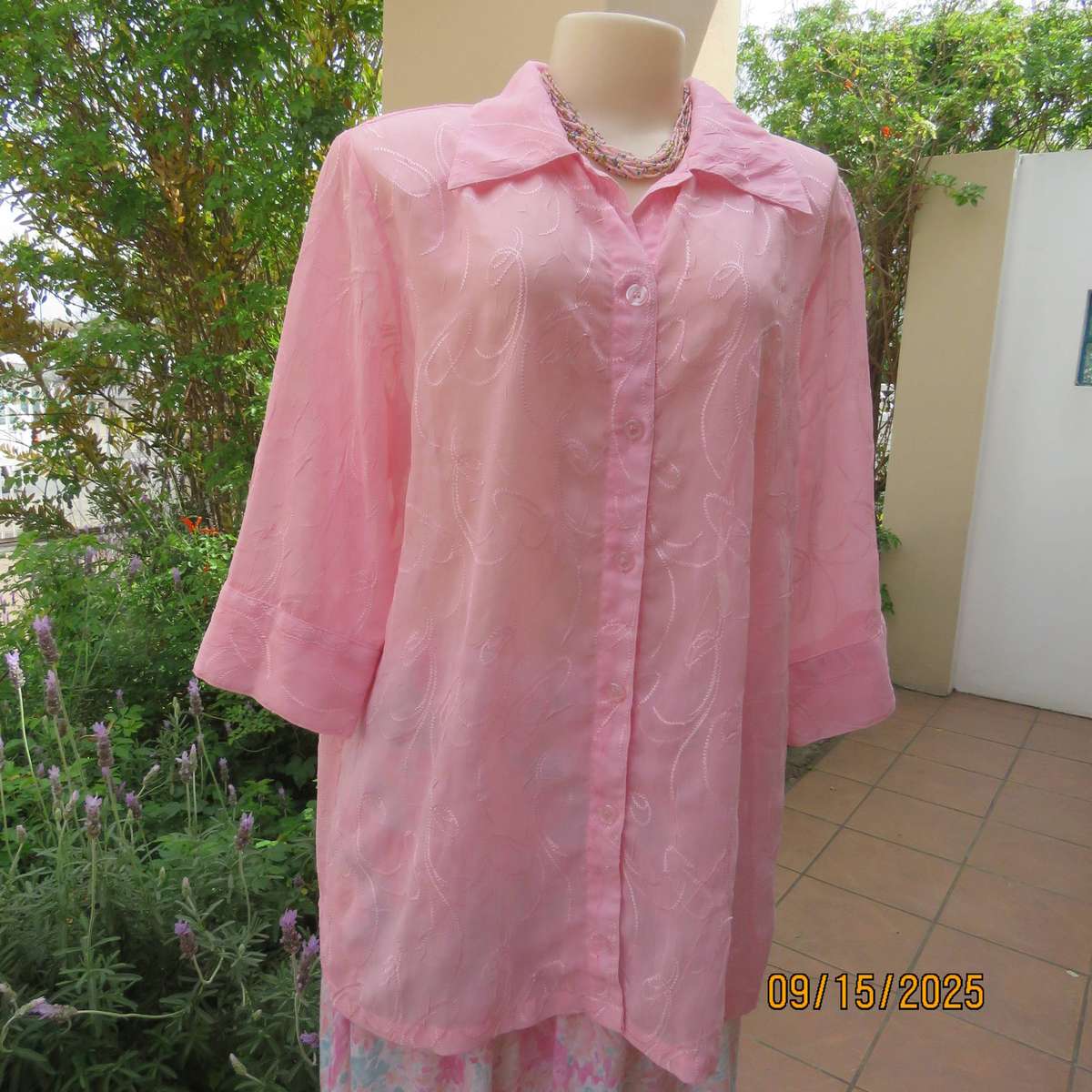 DONATELLA carnation pink embroidered slightly creased top size 46.