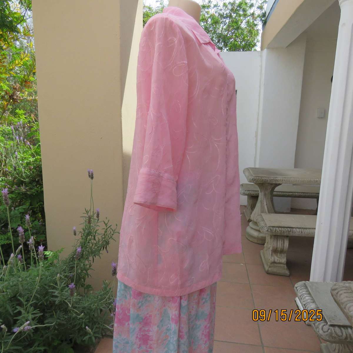 DONATELLA carnation pink embroidered slightly creased top size 46.