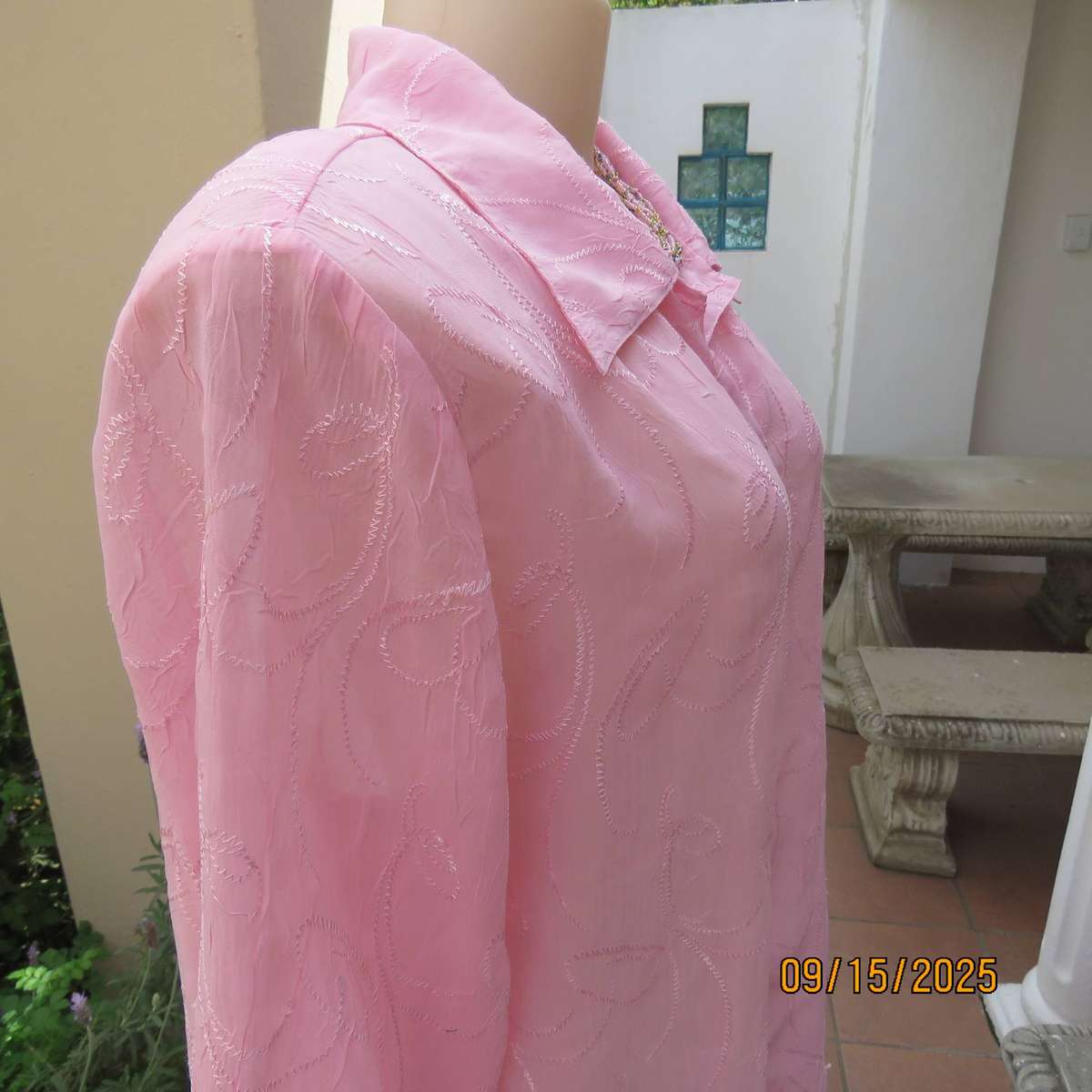 DONATELLA carnation pink embroidered slightly creased top size 46.