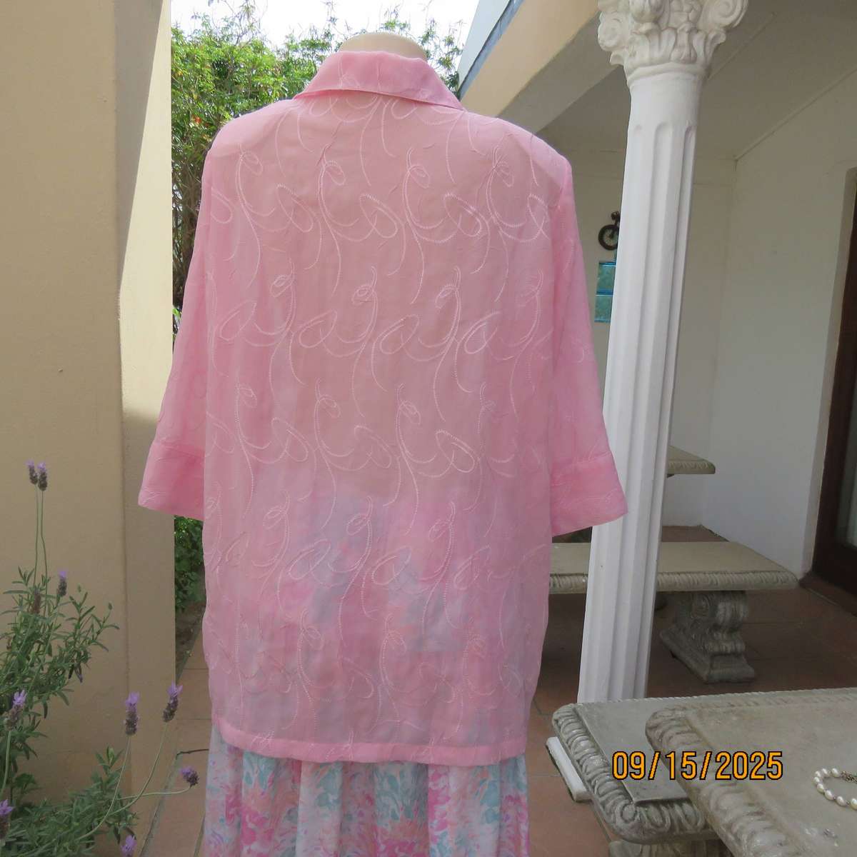 DONATELLA carnation pink embroidered slightly creased top size 46.