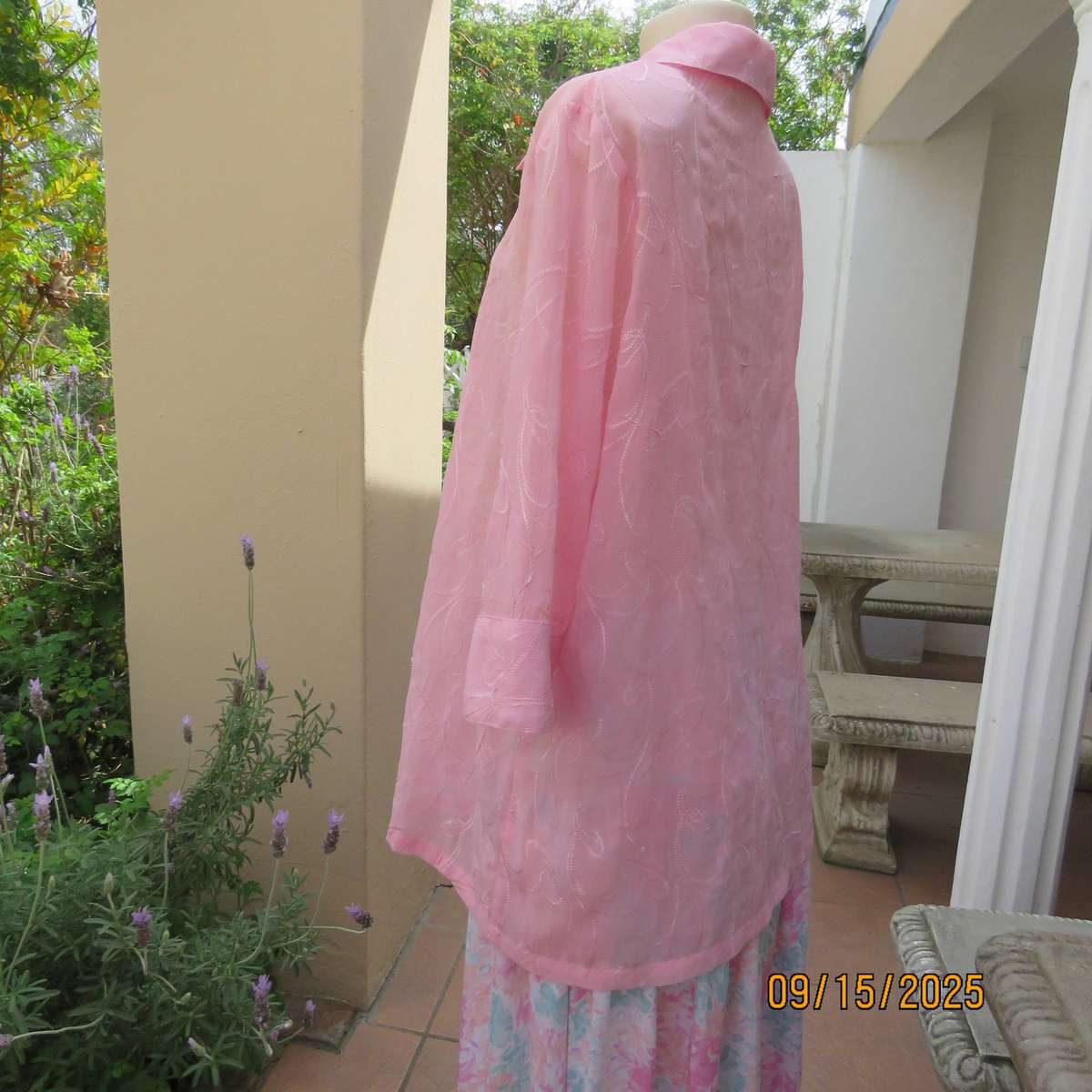 DONATELLA carnation pink embroidered slightly creased top size 46.