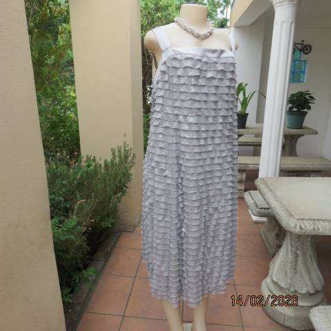 DONNA CLAIRE silvergrey ruffled special occasion dress in stretch polyester. Size 46