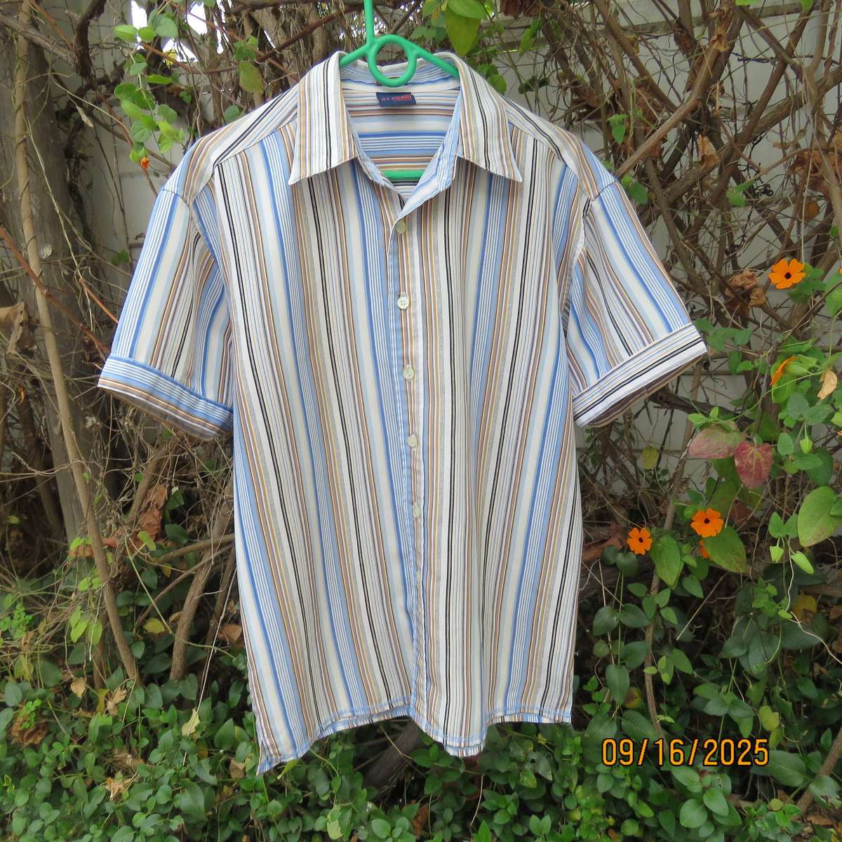 RT Denim modern short sleeve men's striped blue-tan-white-black shirt size M.