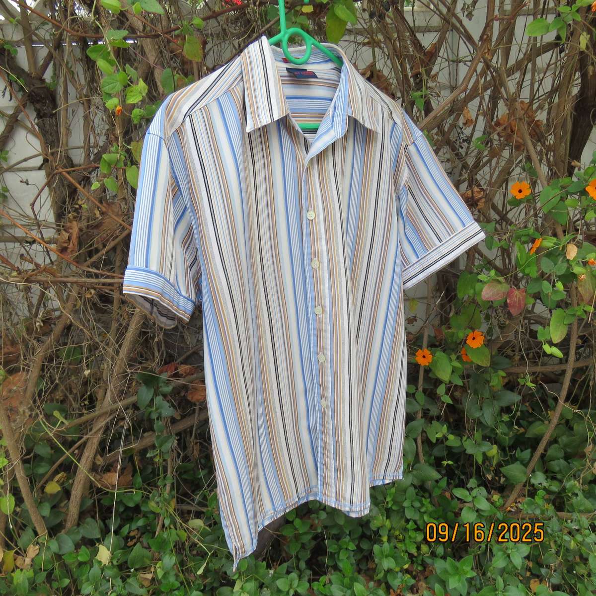 RT Denim modern short sleeve men's striped blue-tan-white-black shirt size M.