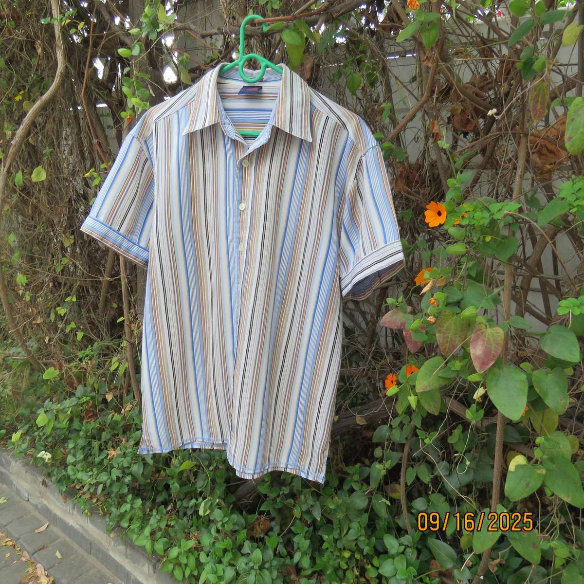 RT Denim modern short sleeve men's striped blue-tan-white-black shirt size M.