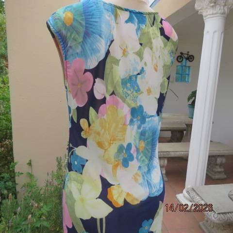 JUDY'S PRIDE floral stretch soft polyester slip over dress with side gathering. Size 36