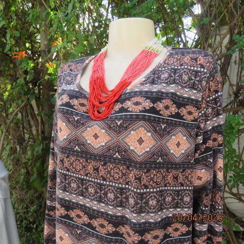 Tango long sleeve polyester stretch top in horizontal peach black white lines size 42