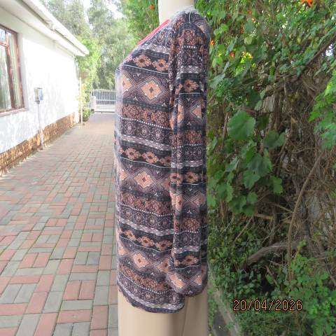 Tango long sleeve polyester stretch top in horizontal peach black white lines size 42