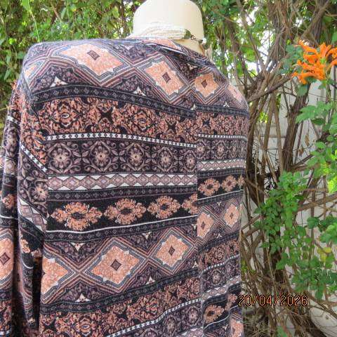 Tango long sleeve polyester stretch top in horizontal peach black white lines size 42