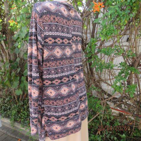 Tango long sleeve polyester stretch top in horizontal peach black white lines size 42