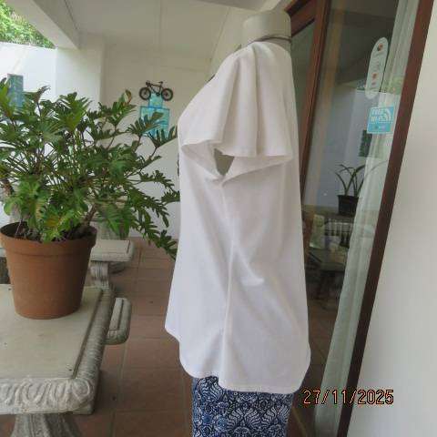 Casual white cotton slip over top with cut on short bell sleeves. Size 36