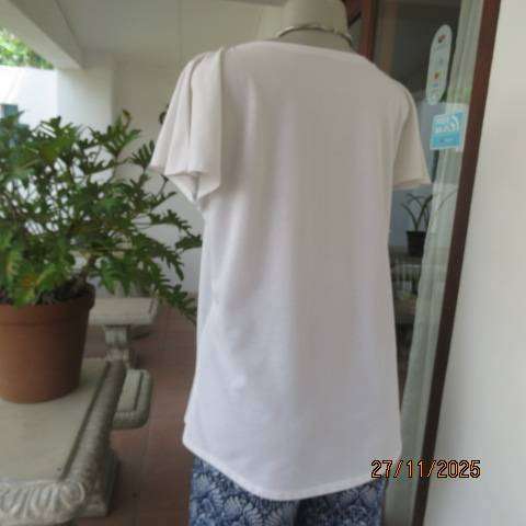 Casual white cotton slip over top with cut on short bell sleeves. Size 36