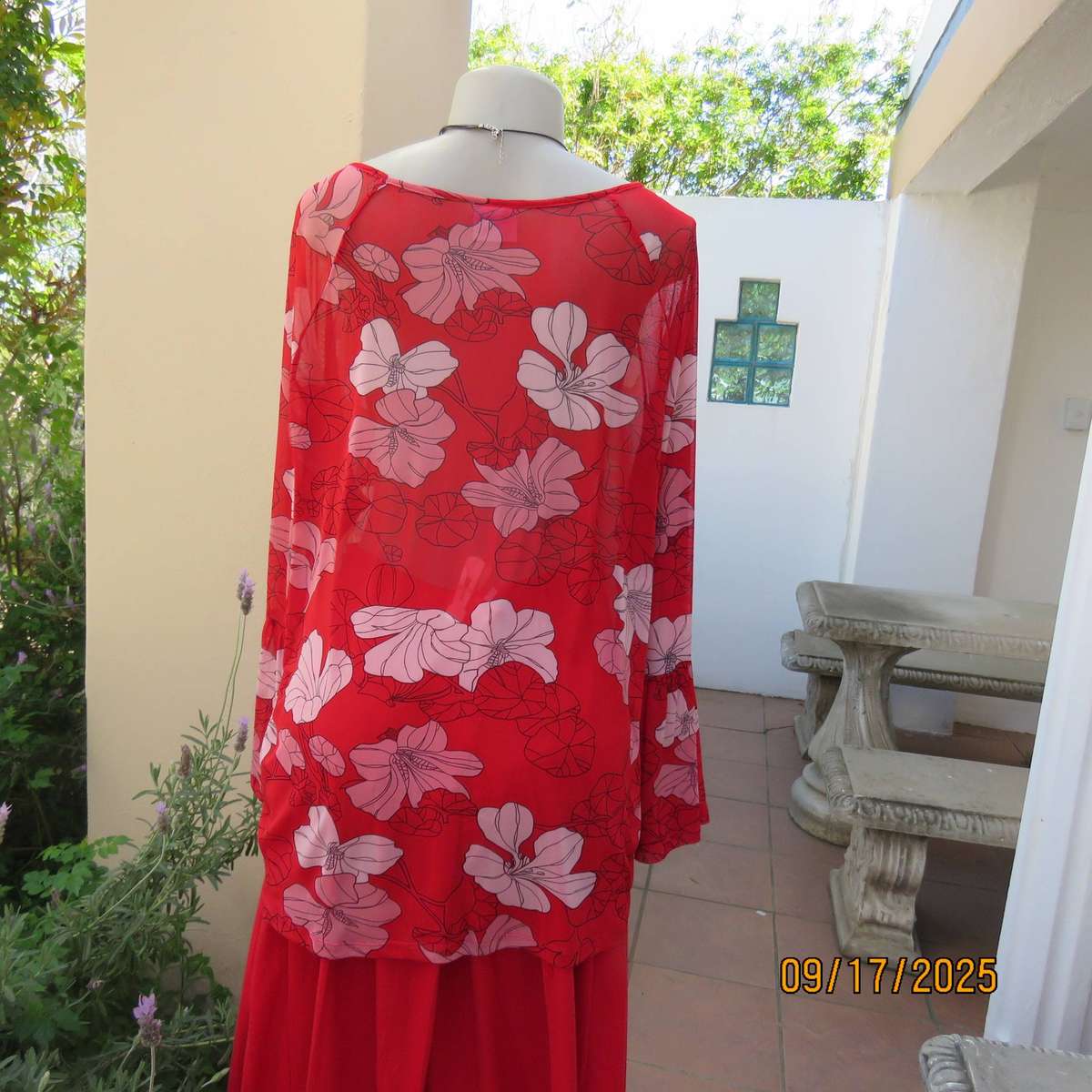 CONTEMPO sheer stretch polyester long sleeve red with bold floral print top size 46