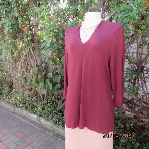 DAVID JONES maroon viscose stretch long sleeve slip over top with high V neck, size 40-42
